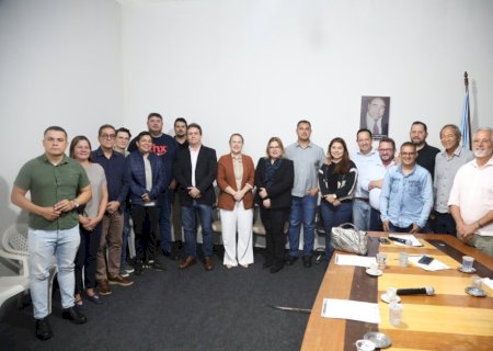 Em reunião com secretário estadual, vereadores discutem melhorias para saúde