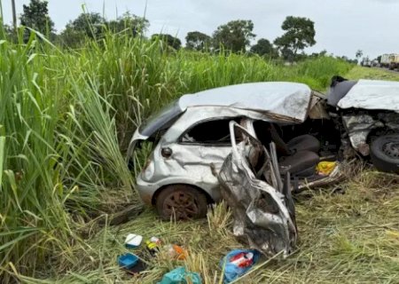 Morre segunda vítima de acidente entre carro e caminhão prancha na BR-267