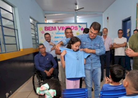 Alunos da Rede Municipal de Ensino recebem novos uniformes