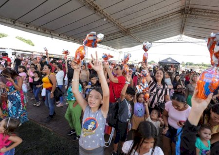 Festa da Páscoa emociona crianças e pais com a distribuição de ovos de chocolate