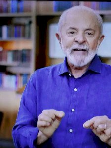 Lula defende debate sobre fim da escala 6x1 e aborda fraude no INSS