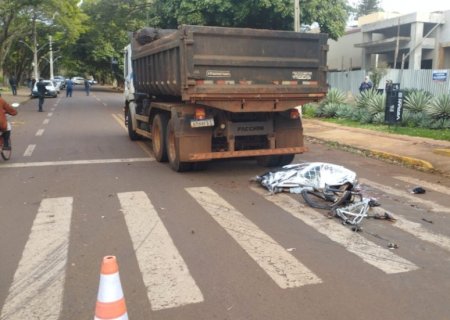 Ciclista morre após ser atropelado por caminhão em cruzamento em Dourados