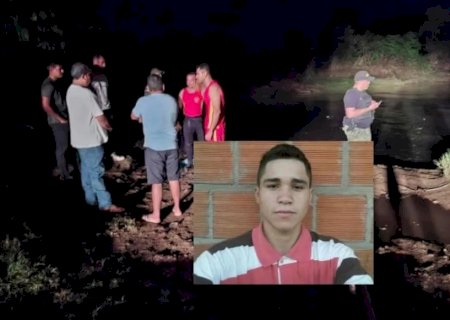 Bombeiros e policiais encontraram corpo de brasileiro que caiu no Rio Apa durante pescaria