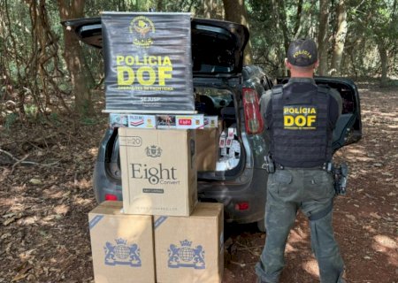 Veículo carregado com cigarro é apreendido em meio a mata em Laguna Carapã
