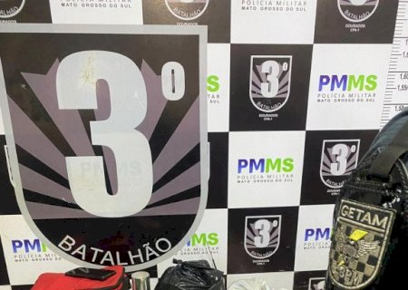 Homem invade residência, tranca a vítima no quarto e foge com vários objetos