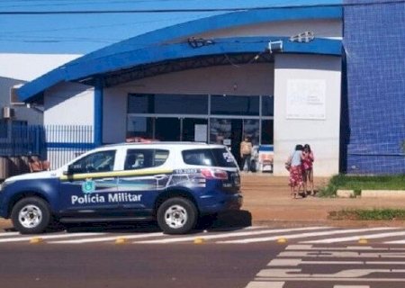 Mulher é socorrida até a UPA apór ser baleada na perna durante discussão