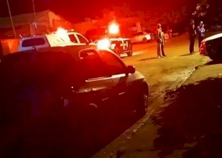 Mulher é morta com facada no pescoço pelo companheiro que acaba preso