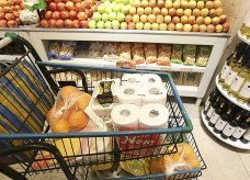 Preços de alimentos caem e prévia da inflação de junho fica em 0,26%