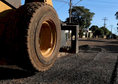 Prefeitura mantém operação tapa-buracos em várias regiões de Dourados
