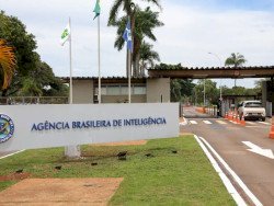 PF indicia Carlos Bolsonaro e Ramagem no inquérito da “Abin Paralela”