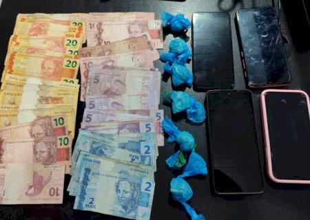 Foragida da Justiça e sua companheira são presas por tráfico de drogas