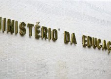 MEC libera acúmulo de benefícios para estudantes de graduação