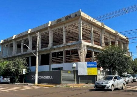 Câmara contrata empresa que fará auditoria em obra paralisada após suspeita de irregularidades