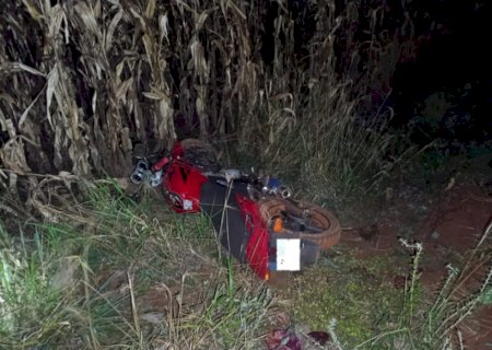 Homem foge da PM após agedir mulher em conveniência na fronteira