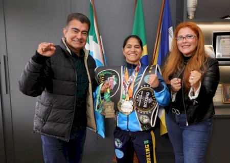 Marçal recebe bicampeã brasileira de Kickboxing que destaca apoio ao esporte