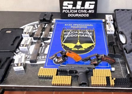 Mecânico é preso com fuzil, pistola e revólveres após investigação do SIG e PMR