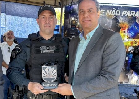 PM repassa veículo para segurança em aldeia