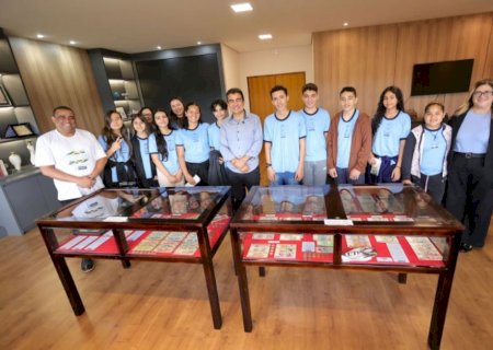 Marçal recebe estudantes com a exposição “Independência em Nossas Mãos”