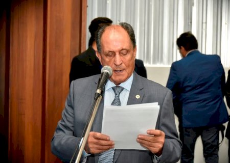 Zé Teixeira solicita recursos para melhoria em escola de Dourados