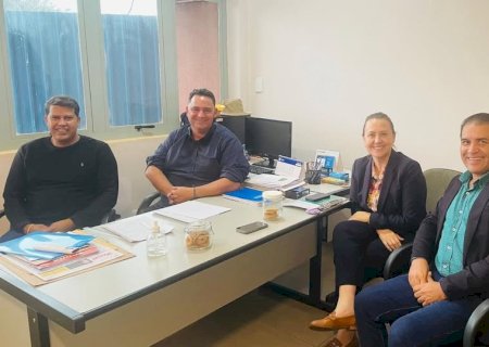 Vereadores Dill do Povo, Edson Souza e Presidente da Câmara Liandra da Saúde se reúnem com chefe de gabinete do prefeito