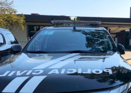 Homem é preso após tentar furtar caminhonete e se esconder em quintal