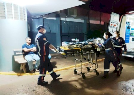 Motociclista fica em estado gravíssimo ao bater contra lixeira em Dourados