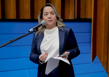 Lia Nogueira cobra esclarecimentos sobre suspensão de cirurgias bariátricas