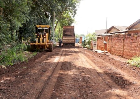 Bairro Estrela Porã recebe melhorias e Marçal anuncia limpeza de área verde