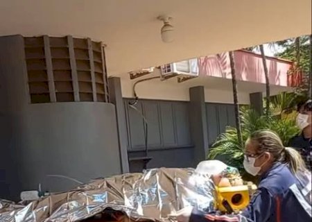 Motociclista fica gravemente ferido após colisão com caminhão na região central de Dourados