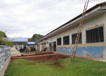 Prefeito confere avanço de construção da Avani