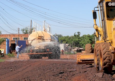 Prefeitura inicia cascalhamento nas ruas da comunidade Santa Felicidade