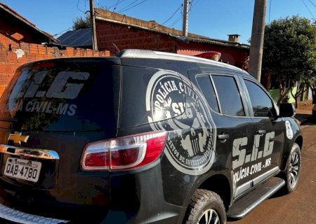 Mulher é presa em flagrante após extorquir pai e filho com vídeos íntimos em Dourados