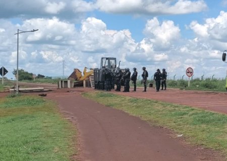 Forças de segurança liberam anel viário após protesto contra marco temporal e prisão de liderança
