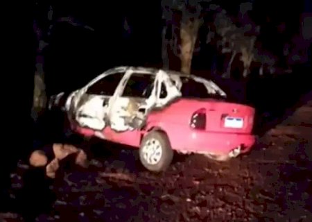 Corpo é encontrado carbonizado dentro de carro incendiado em Rio Brilhante