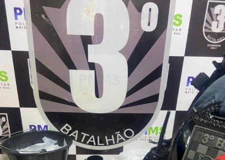 Força Tática prende mulher que havia acabado de vender cocaína no Estrela Porã