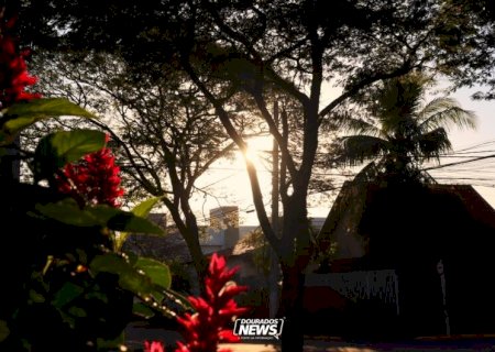 Douradense deve enfrentar dia quente e alerta de tempestade para este sábado