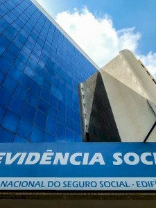 Sancionada lei que proíbe descontos em benefícios do INSS