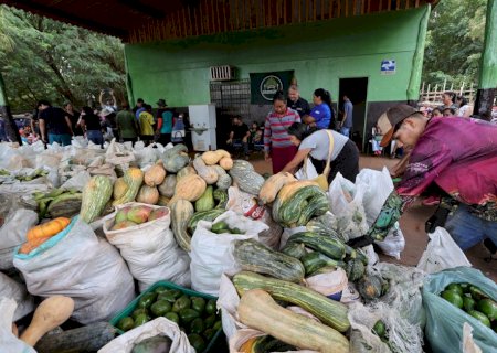 Prefeitura entrega mais 5 toneladas de alimentos nas aldeias