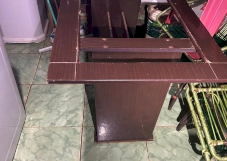 Adolescente de 16 anos agride avó e mãe e destrói móveis em residência