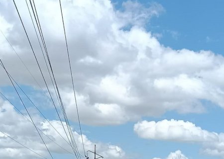 Prefeitura dá suporte para substituição de poste no Parque das Nações II