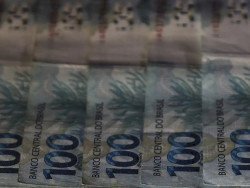 Arrecadação federal bate recorde de R$ 2,89 trilhões em 2025