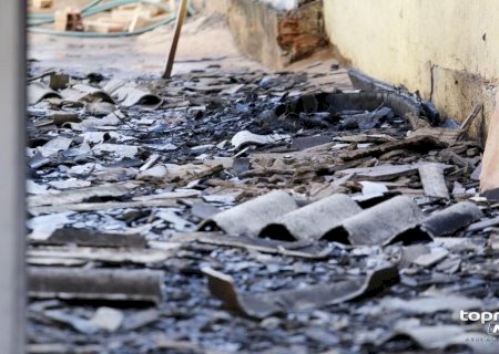 Incêndio atinge residência no Aero Rancho e mulher nota que portão estava arrombado