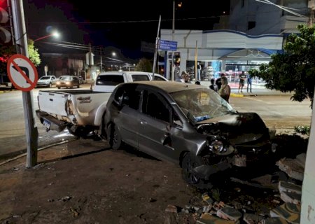 PM é acionada após colisão entre dois veículos nessa madrugada