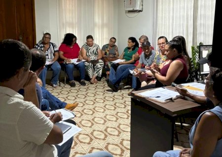 Reunião define distribuição de alimentos da Agricultura Familiar para a Rede Municipal de Ensino