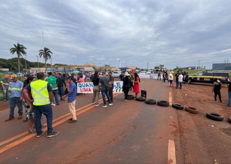 Trecho da BR-163 é liberado após negociações e 6h30 de protestos
