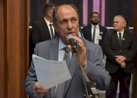 Zé Teixeira exige reforma de escola em Dourados e fim de transtorno no transporte