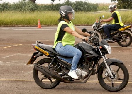 Corpo de Bombeiros e Detran-MS lançam curso de pilotagem segura para mulheres