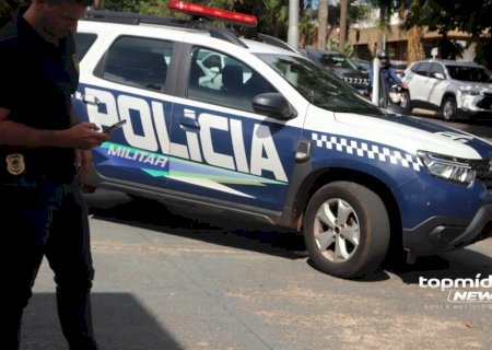 Traficante tenta fugir, bate em carros estacionados e acaba preso com arma e drogas no Montevideu