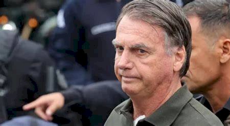 Bolsonaro apresenta melhora clínica, mas segue em UTI