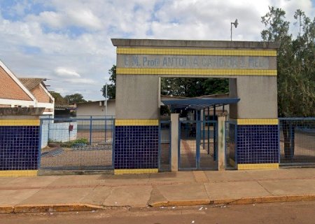 Vigilante é agredido com capacetadas em quadra de escola municipal de Dourados